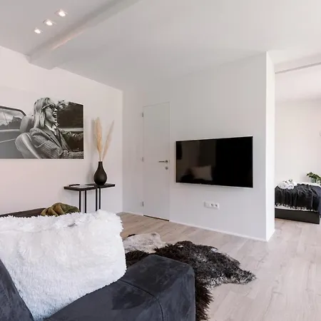 Apartment Renovated On Location In