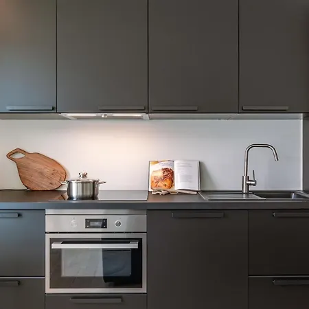 Renovated On Location In Apartment